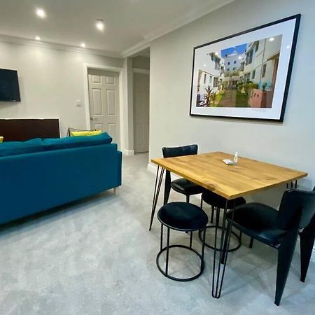 Stylish Two Bedroom Apartment Near Victoria Park 카디프 외부 사진